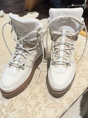 Adidas Ivy Park Boot with Rubber Sole NWOT Sz 7